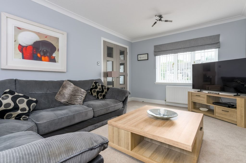 Property photo 2 of 33