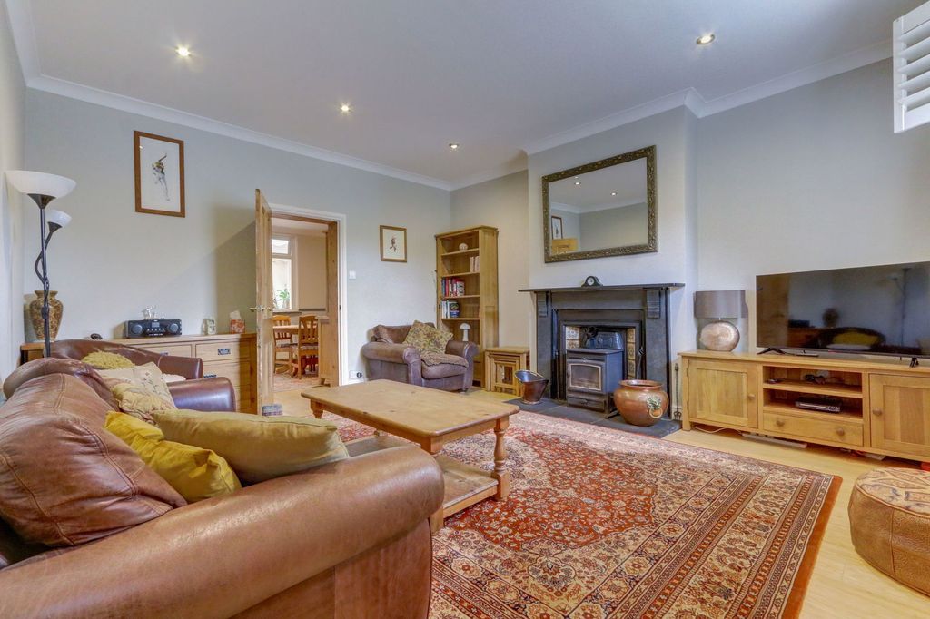 Property photo 2 of 24