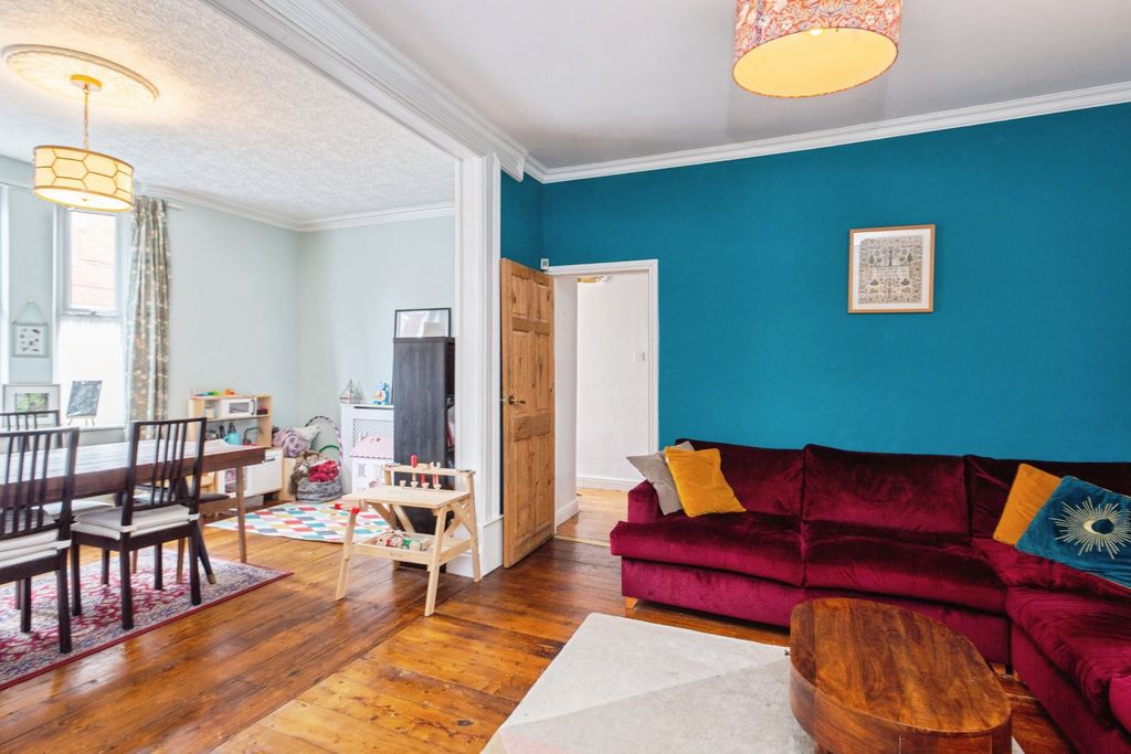 Property photo 2 of 14 Lounge