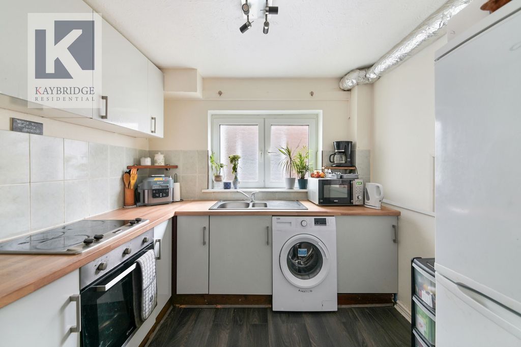 Property photo 2 of 20