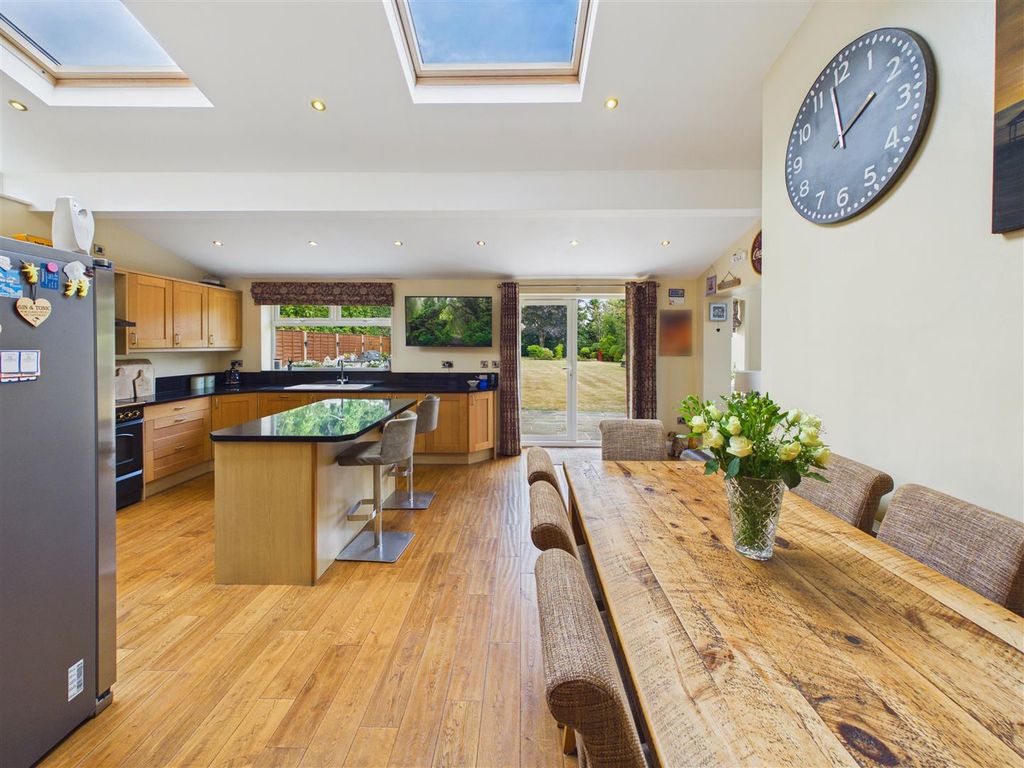 Property photo 2 of 25 Dining Kitchen