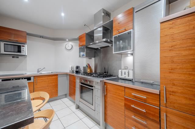 Property photo 2 of 10 Kitchen
