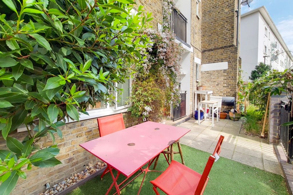 Property photo 3 of 14 Garden