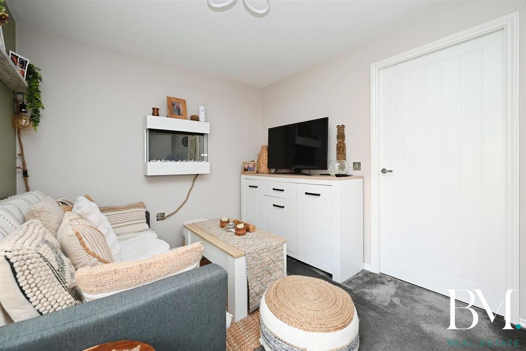 Property photo 3 of 16 Lounge/Diner