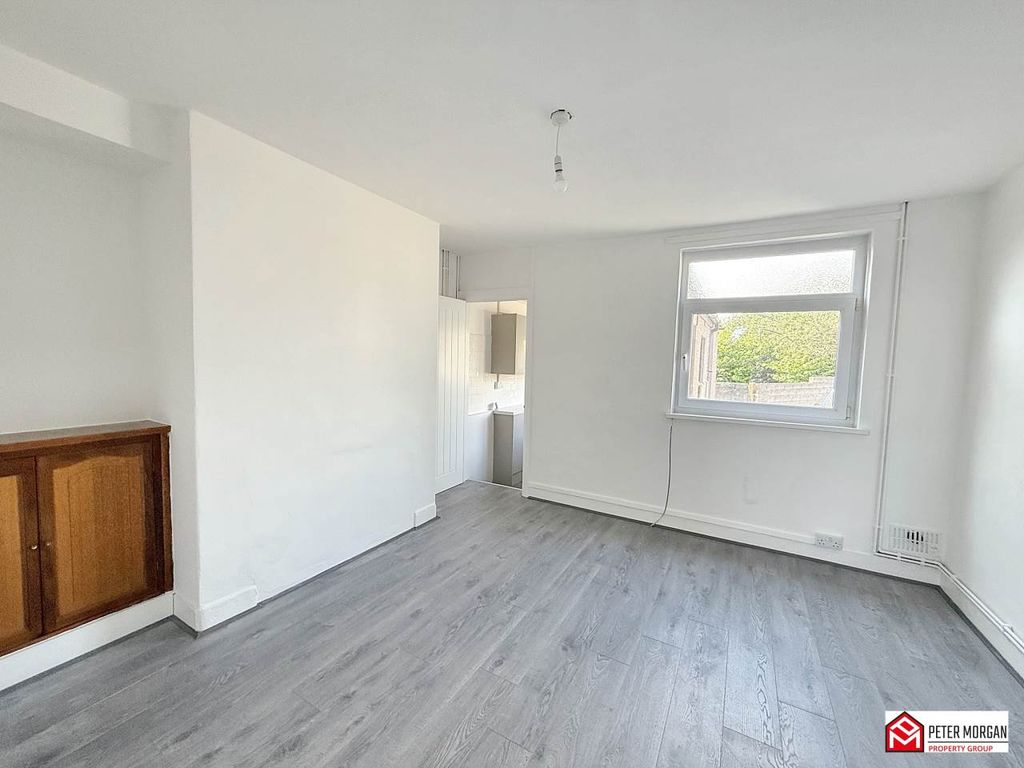 Property photo 3 of 9 Img_1378