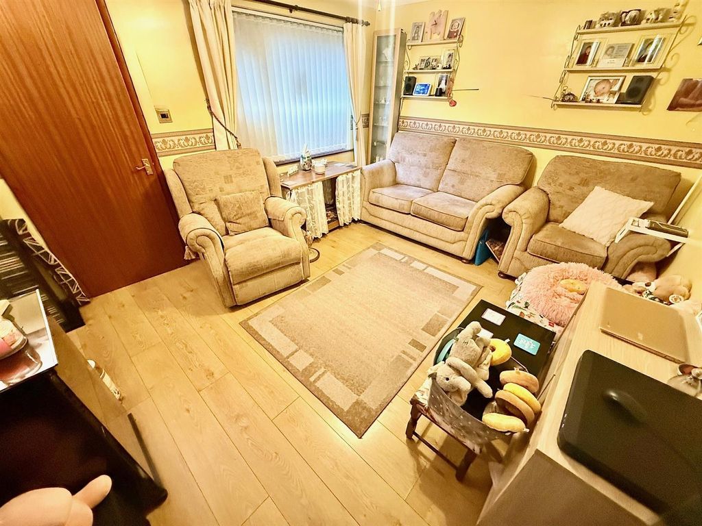 Property photo 2 of 7 Lounge