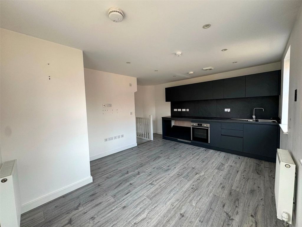 Property photo 2 of 12 Picture No. 28