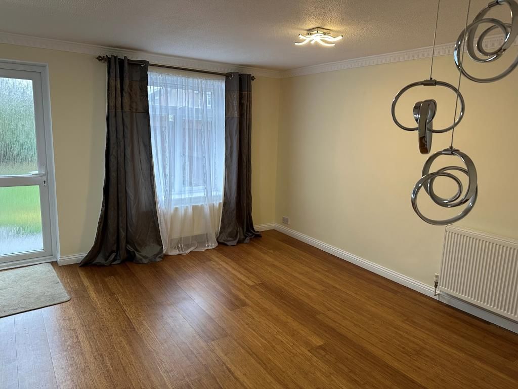 Property photo 2 of 7 Living Room