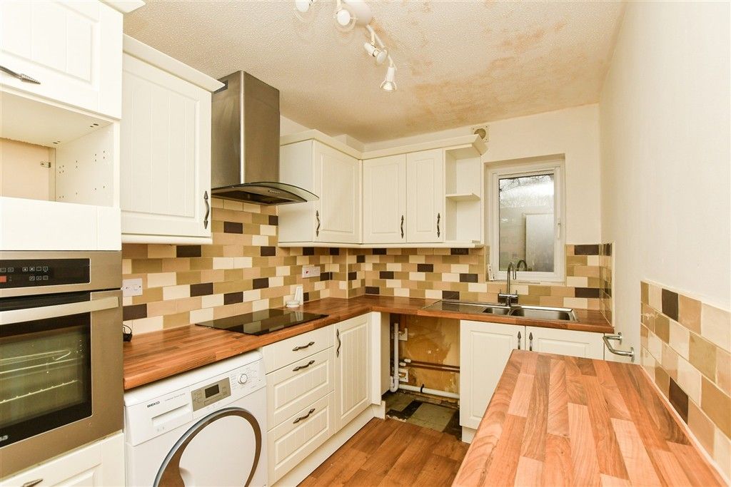 Property photo 3 of 7 Kitchen