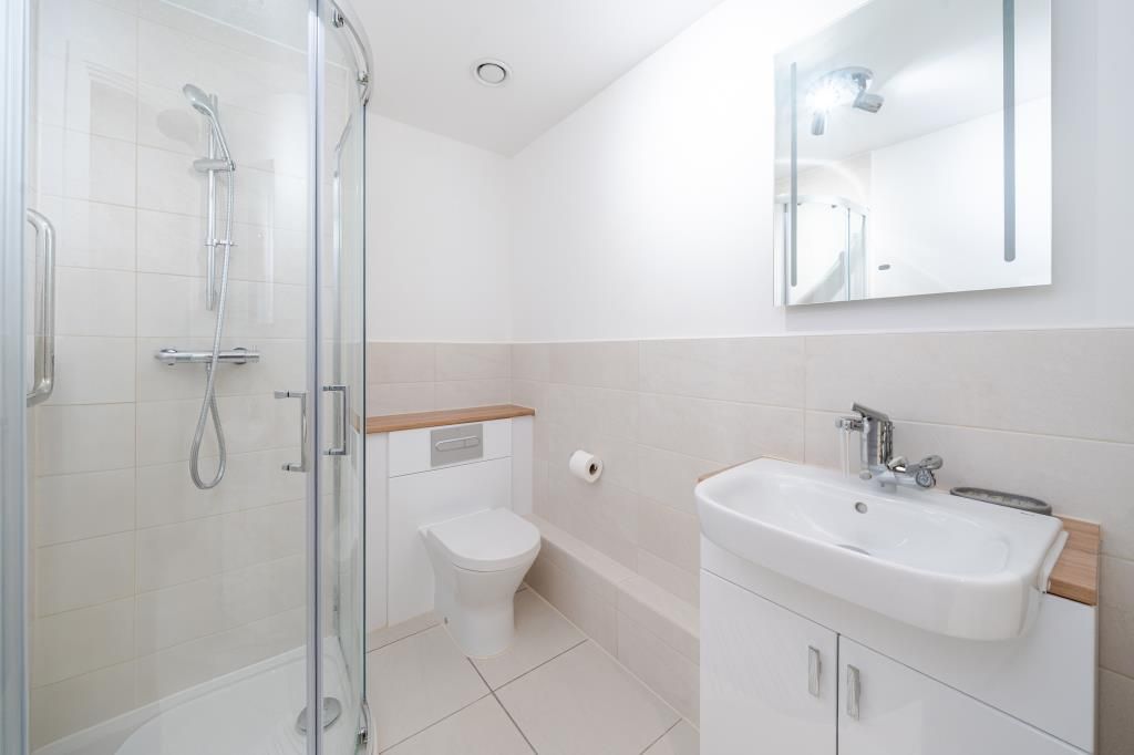 Property photo 3 of 16 Bathroom