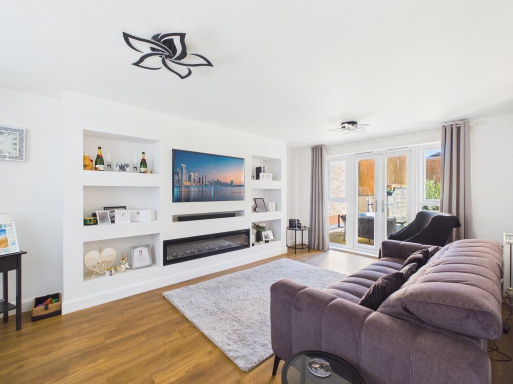 Property photo 2 of 23 Cowley Meadow Way