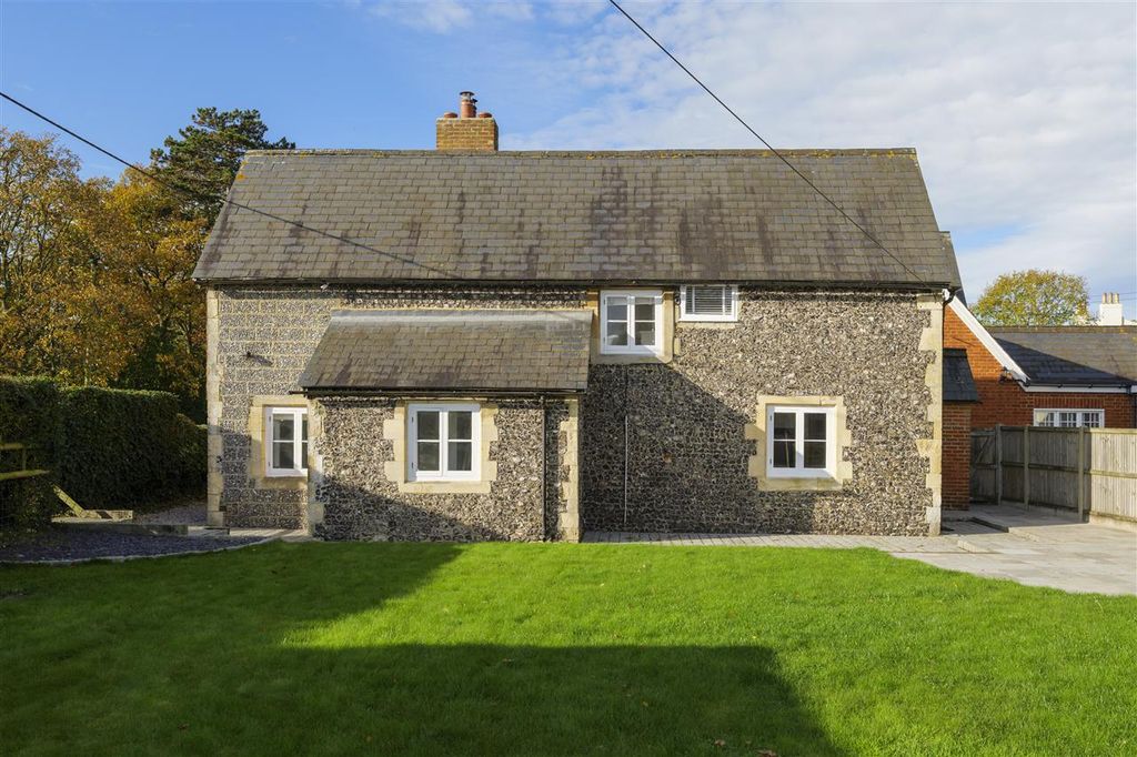 Property photo 2 of 28