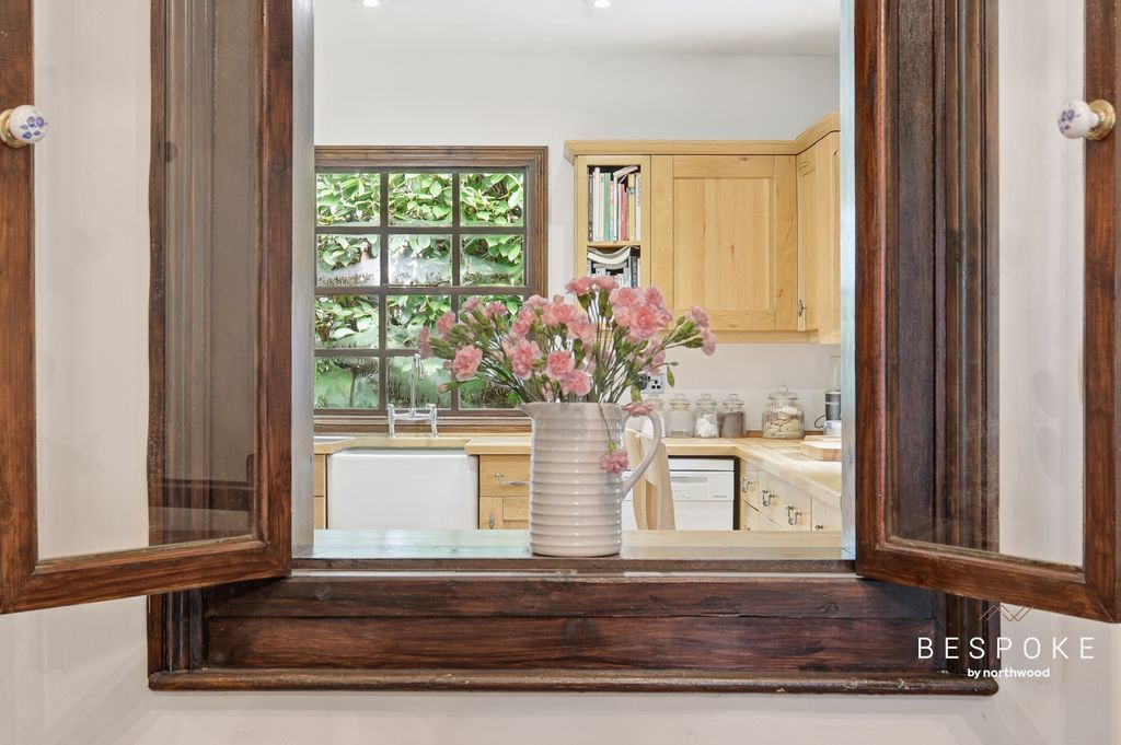 Property photo 3 of 35