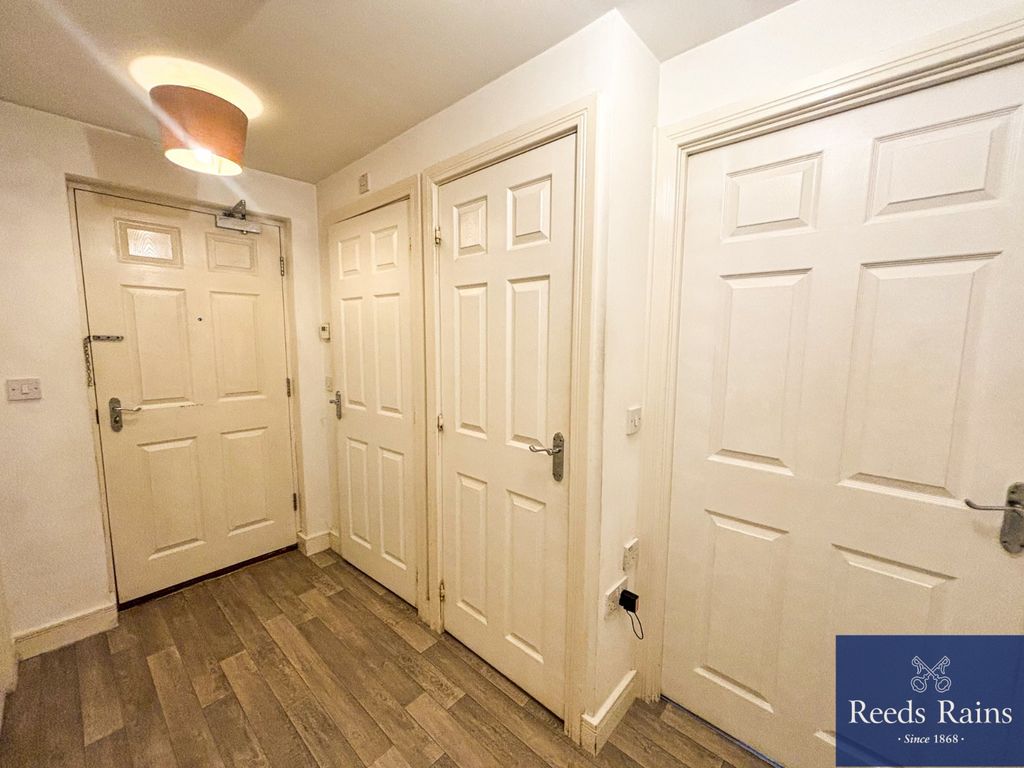 Property photo 2 of 16 Picture No. 24