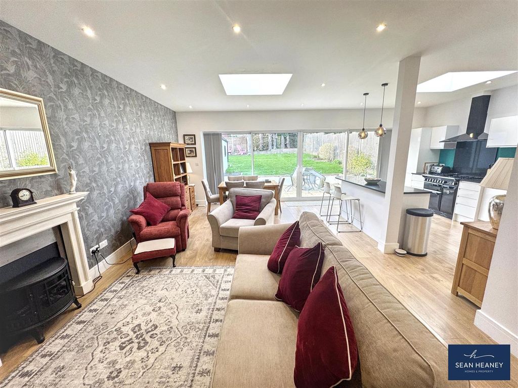 Property photo 2 of 25