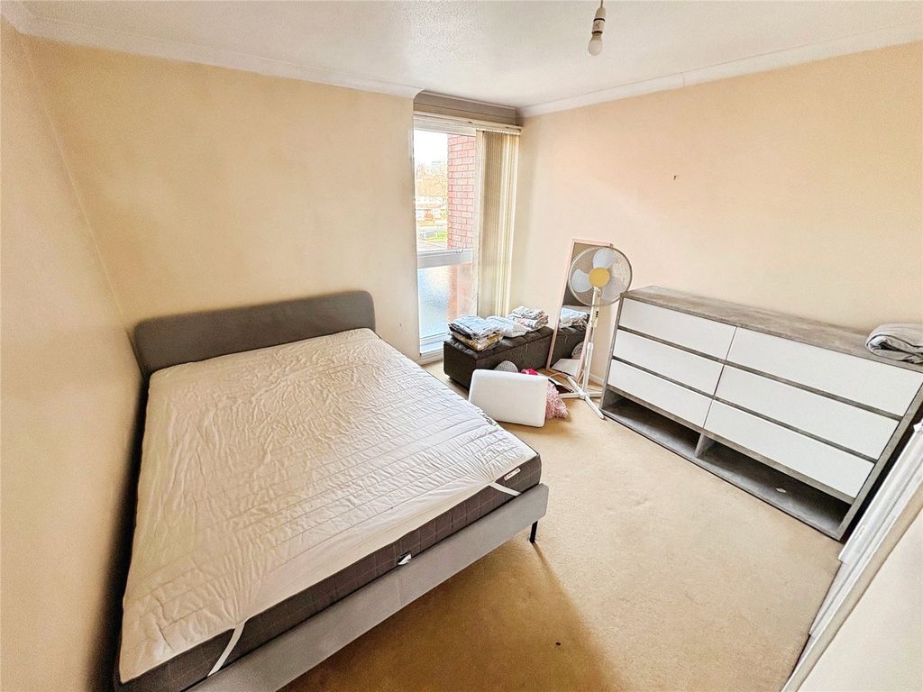 Property photo 2 of 5 Bedroom