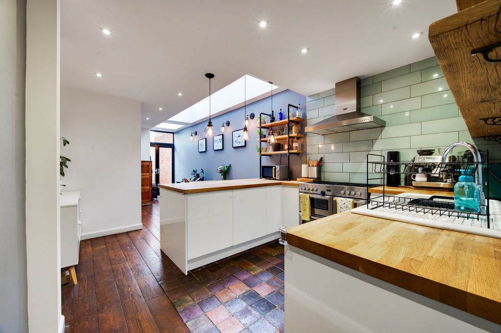 Property photo 2 of 29