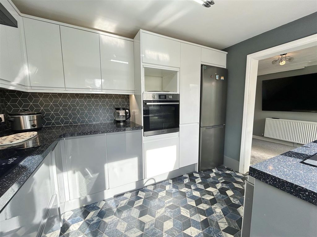 Property photo 3 of 24 Kitchen