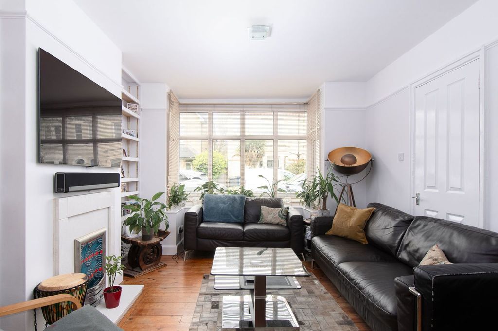 Property photo 2 of 13