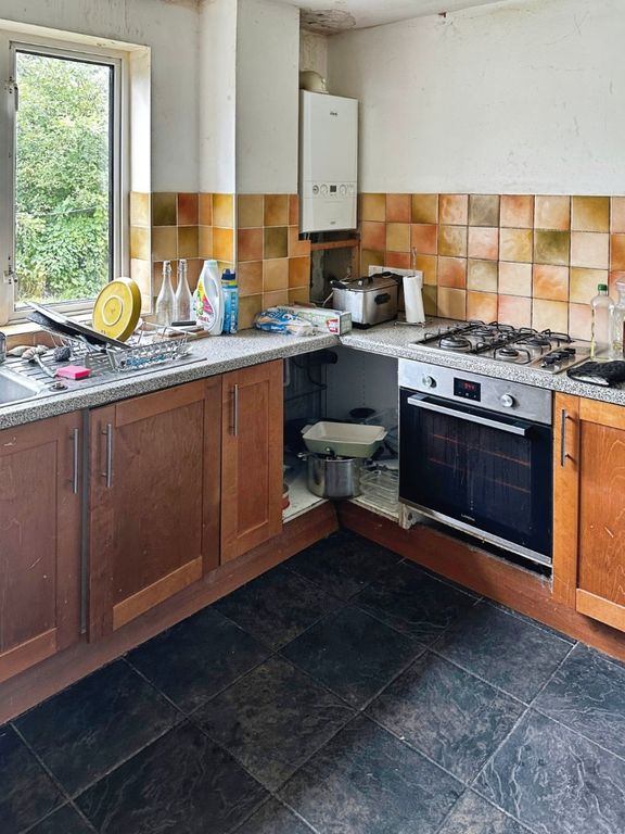 Property photo 2 of 15 Pbox-Kitchen-344334.Jpeg