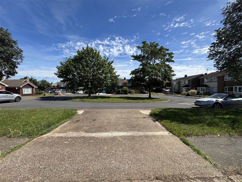 Property photo 2 of 11 Driveway