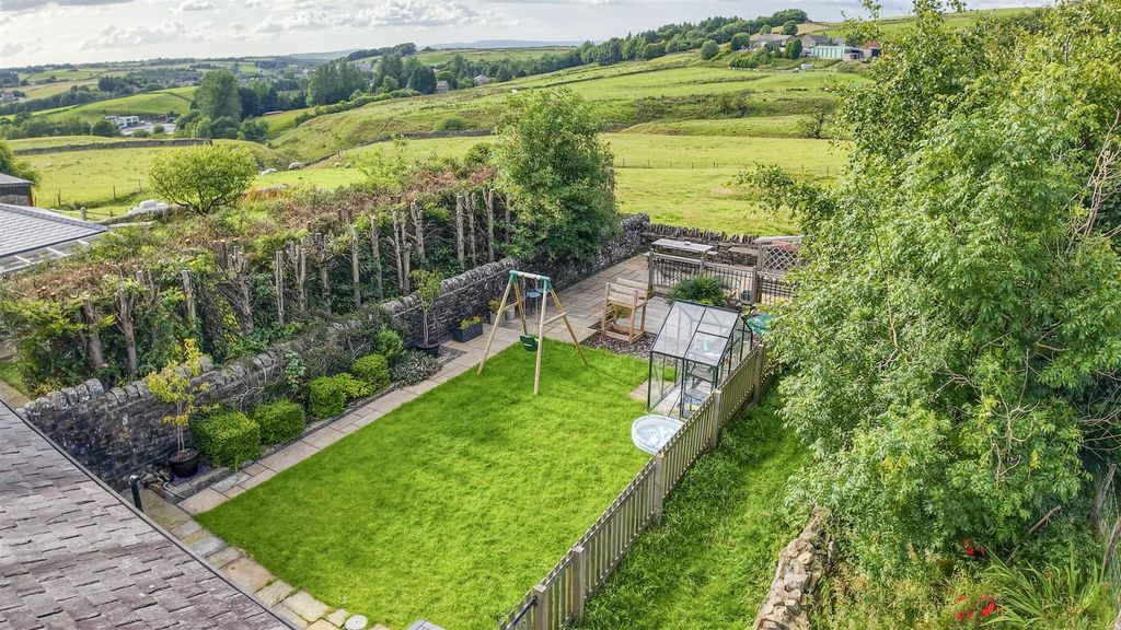 Property photo 2 of 47 Rear Garden