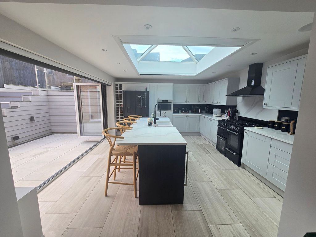 Property photo 2 of 40 Kitchen