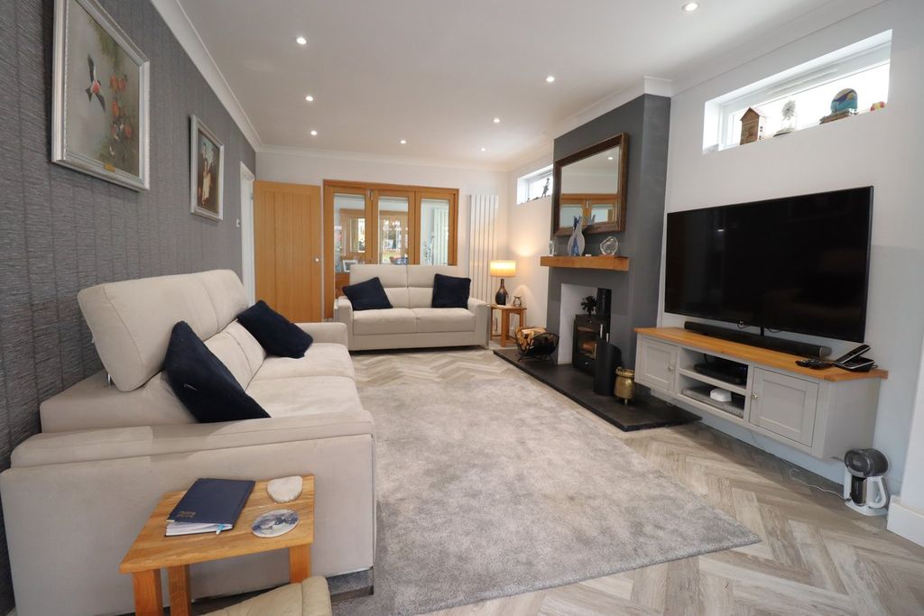 Property photo 3 of 25