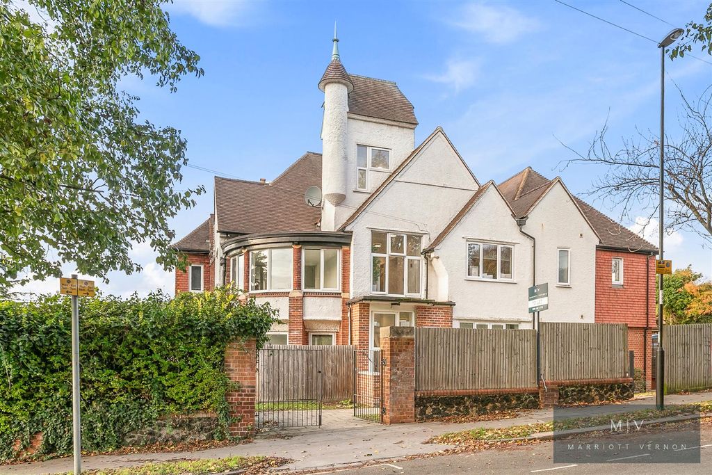 Property photo 1 of 11 Flat 1 Porchester House MV-11.Jpg