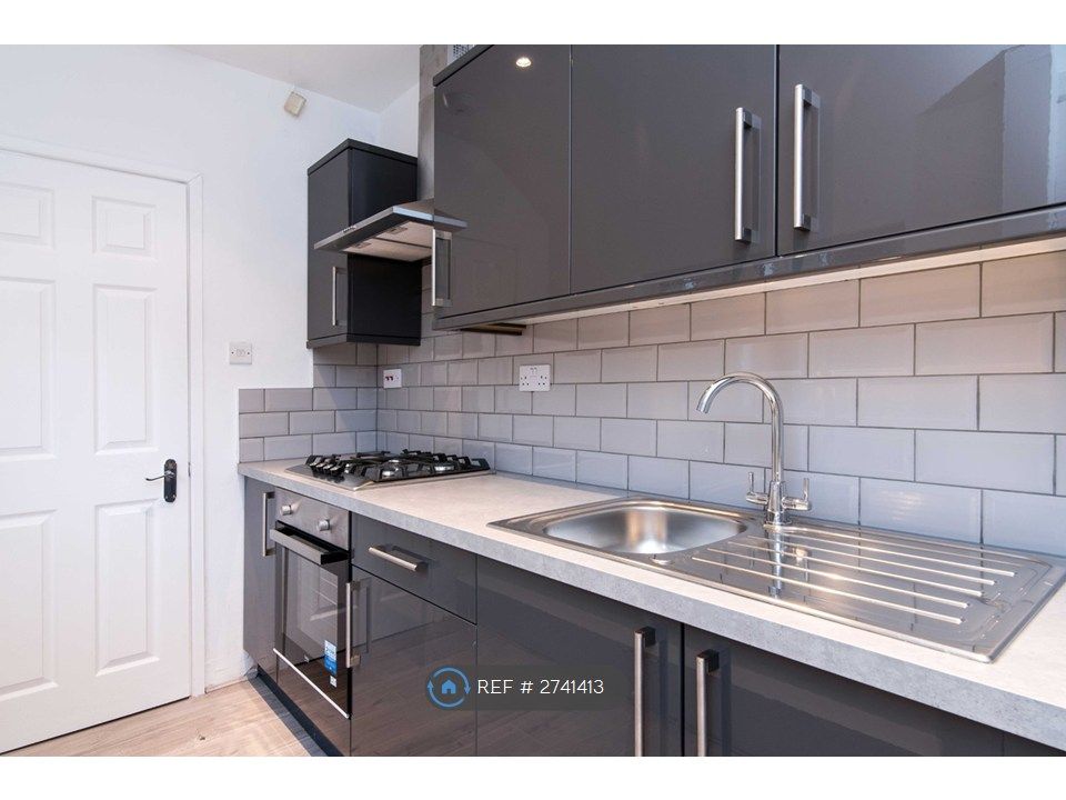 Property photo 3 of 7 Kitchen