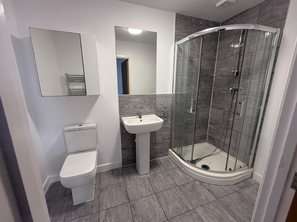 Property photo 3 of 6 En-Suite Bathroom