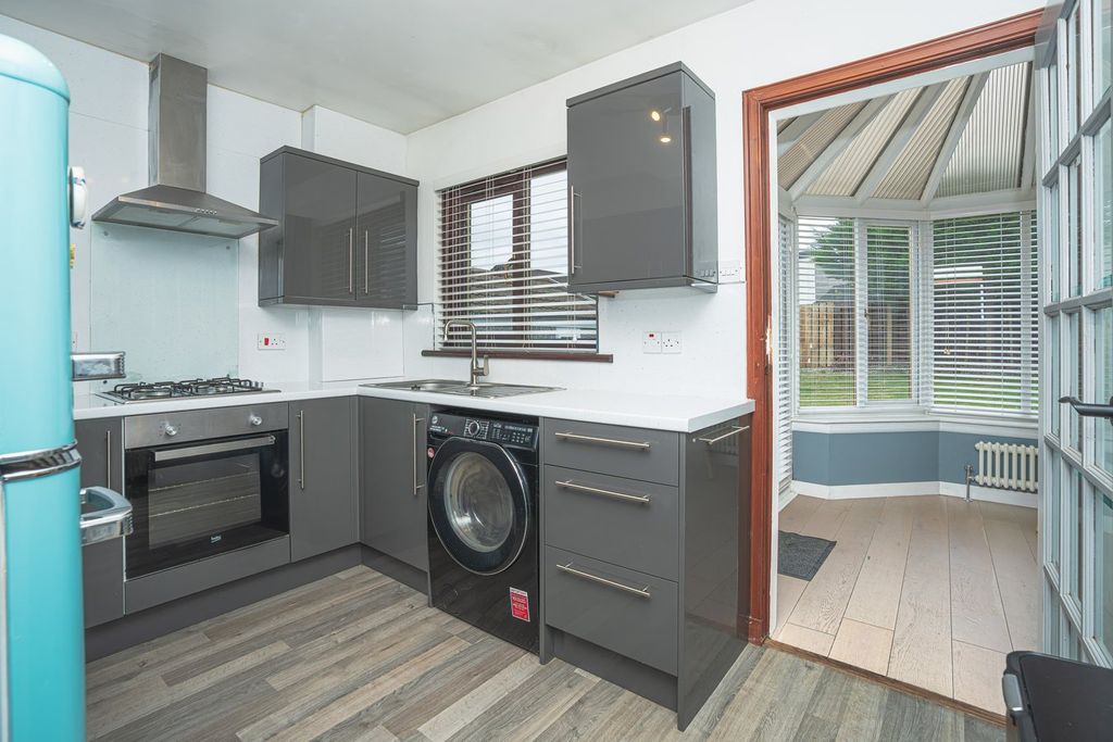 Property photo 2 of 27