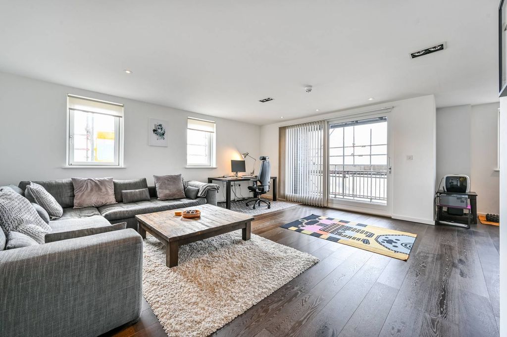 Property photo 2 of 18