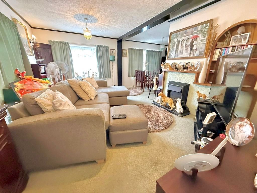 Property photo 2 of 14 Lounge