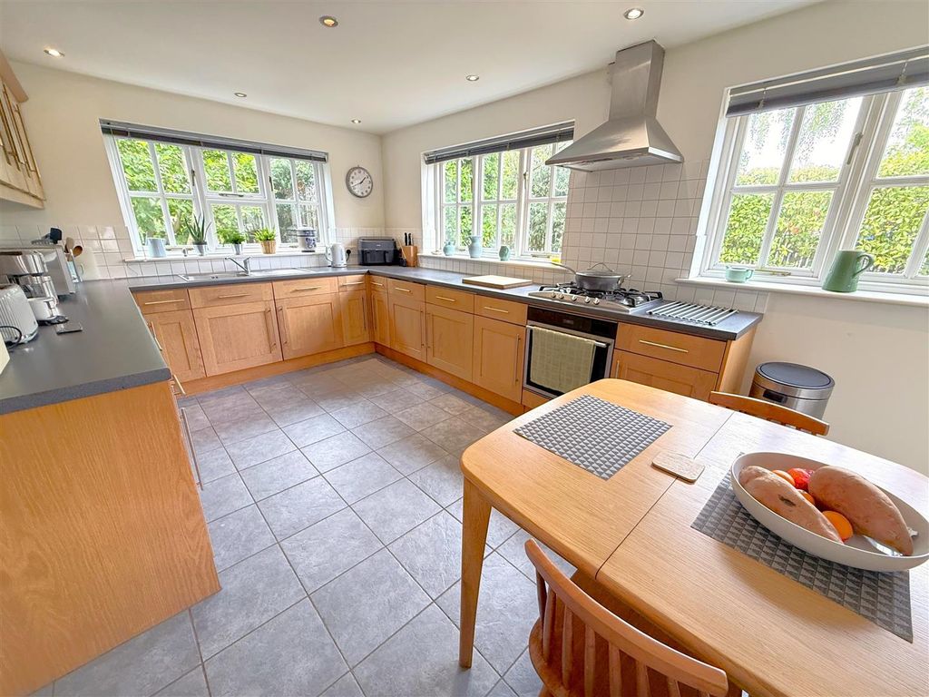 Property photo 2 of 34 Img_8624.Jpg