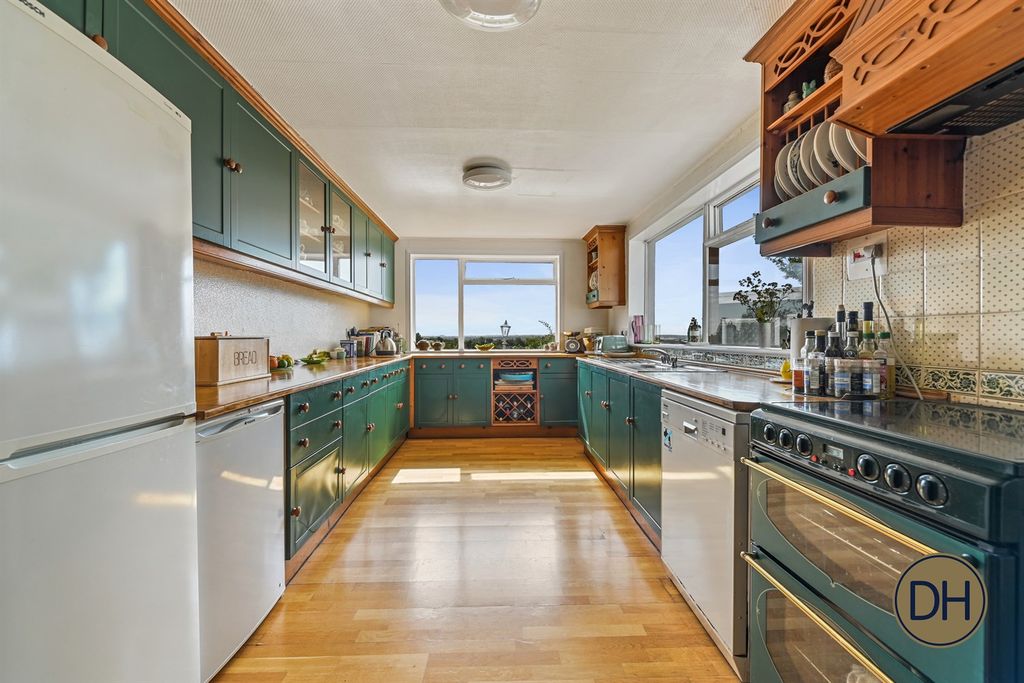 Property photo 2 of 29 Toot Hill