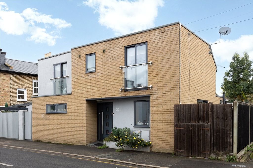 Property photo 1 of 10 Front Exterior