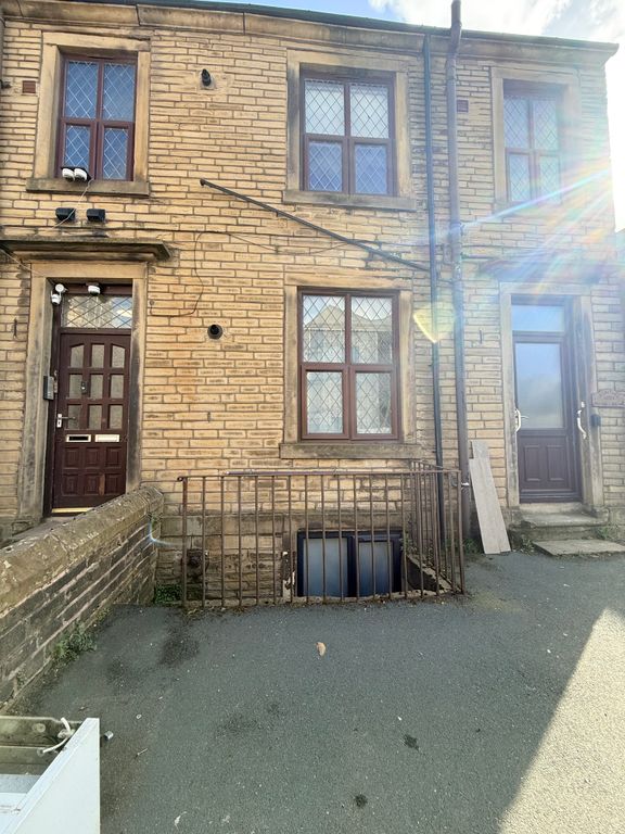 Property photo 1 of 3 Cover