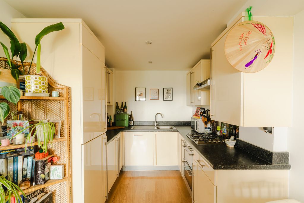 Property photo 2 of 11 5
