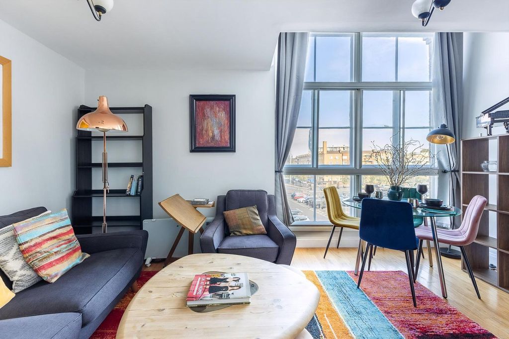 Property photo 1 of 32 Living Room