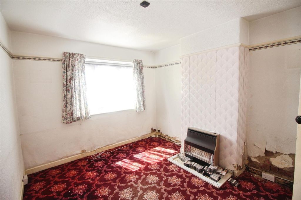 Property photo 3 of 9 Dining Room