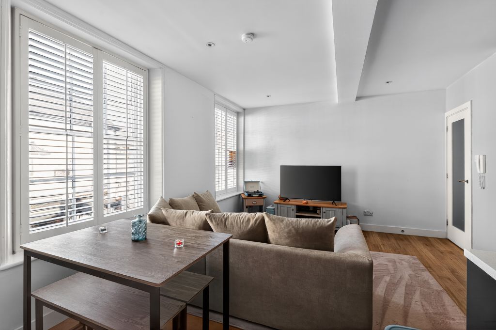 Property photo 2 of 17