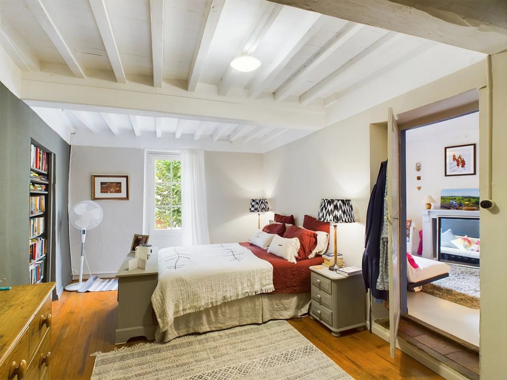 Property photo 3 of 8