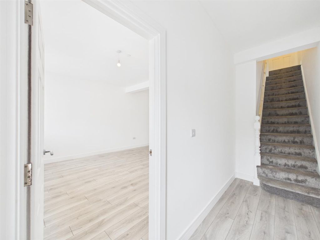 Property photo 3 of 23 Cam04045G0-Pr0082-Still001.Jpg