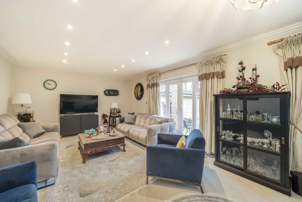 Property photo 3 of 9