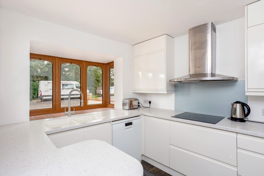 Property photo 3 of 25