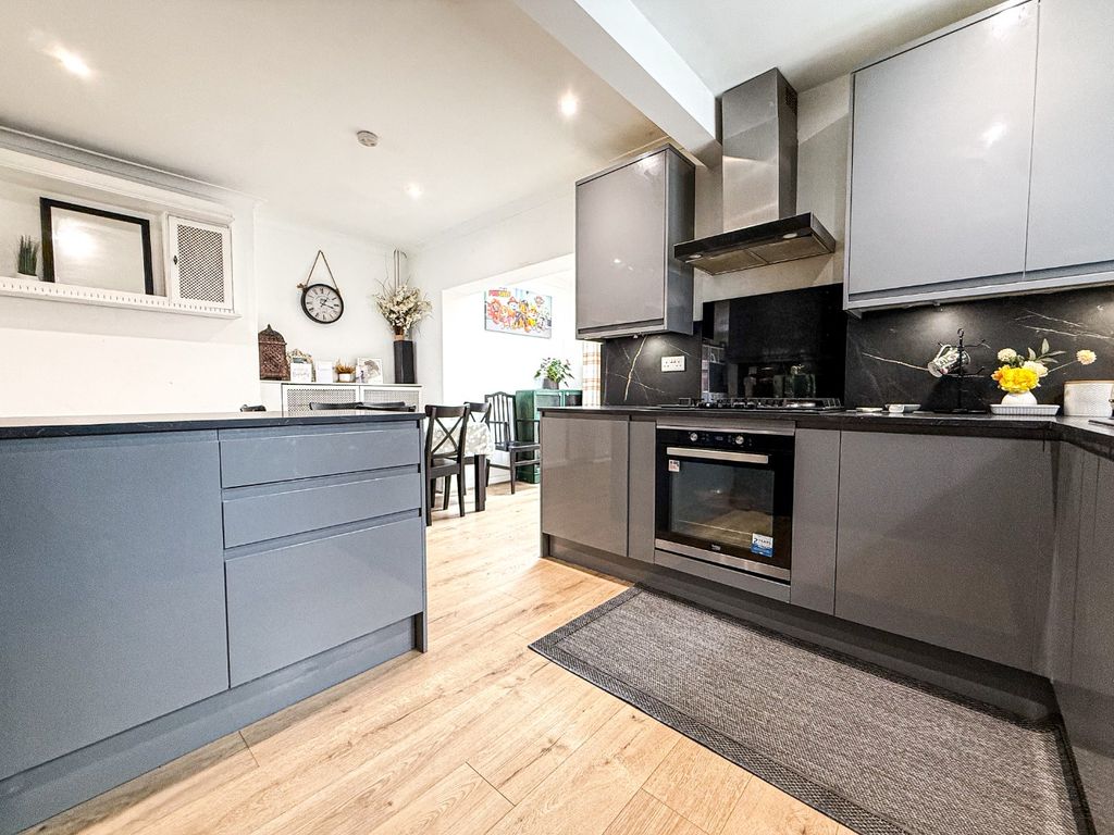 Property photo 3 of 25 5192158