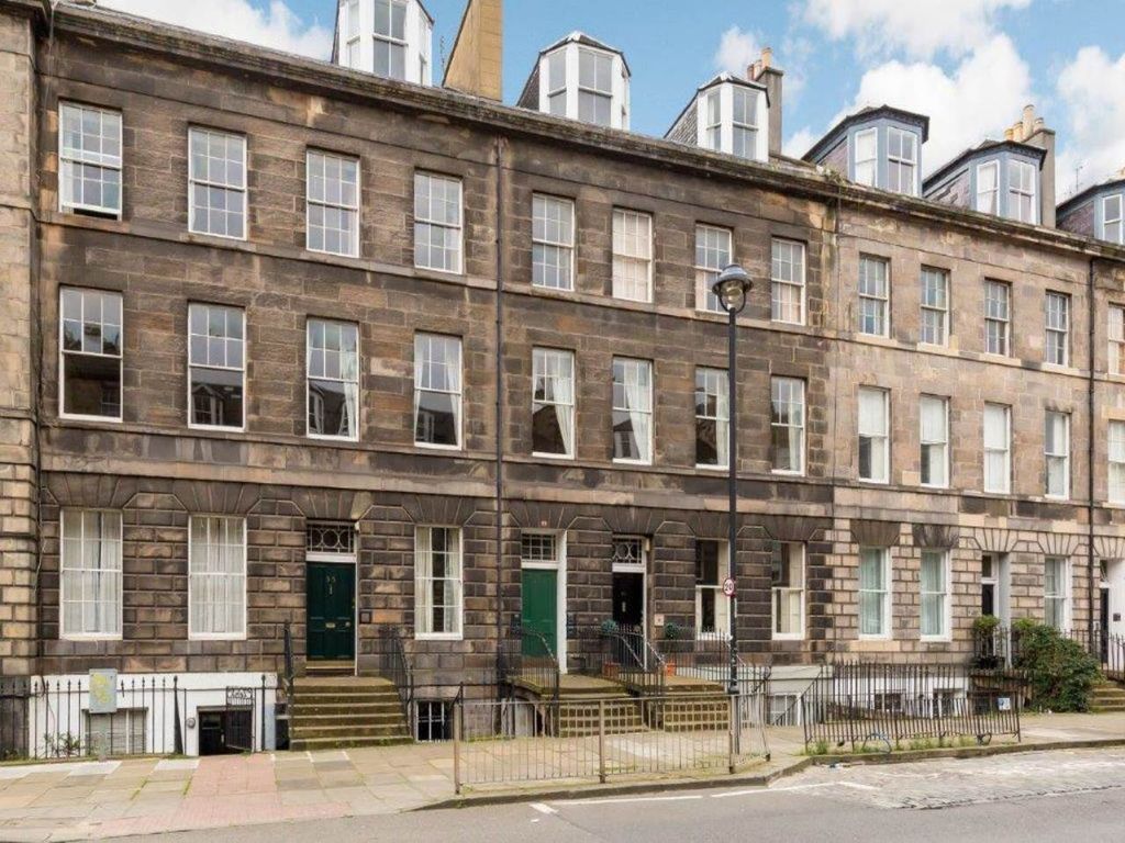 Property photo 1 of 11 46735_33_London_St_001