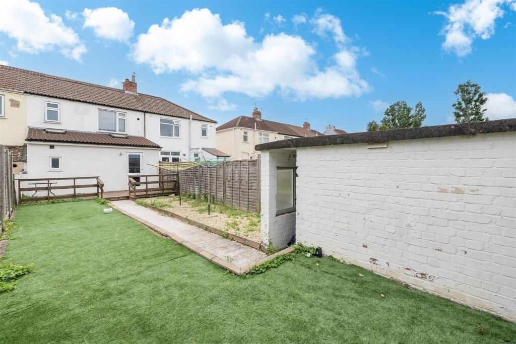 Property photo 2 of 8 A Well-Maintained Garden Area Featuring A Neat Law...