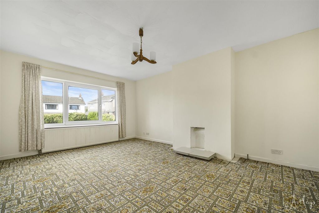 Property photo 3 of 26 Lounge